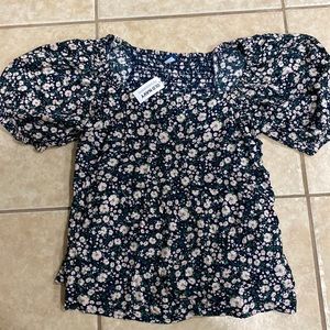 New old navy women’s top.  Pretty colors of pink, green and black.